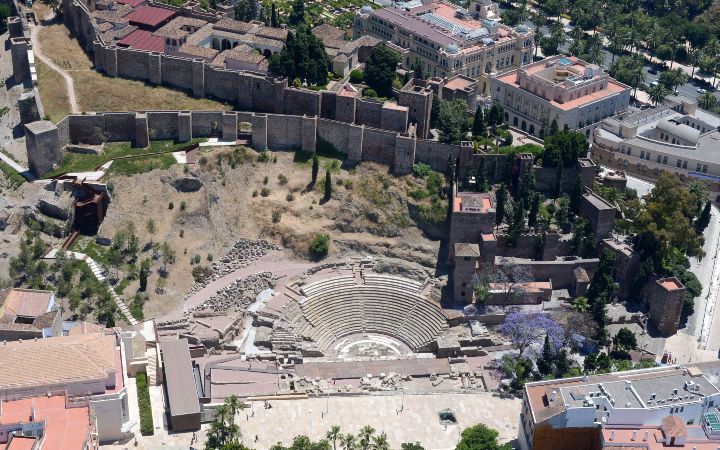 Vista del conjunto Teatro Romano-Alzacaba