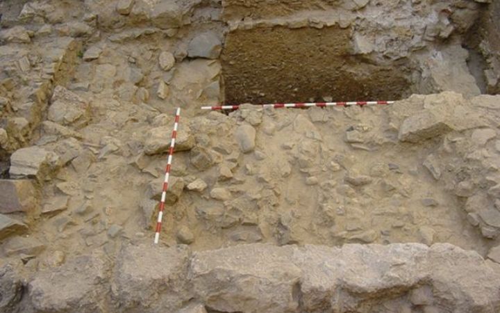 Estructuras de la muralla fenicia (siglo VI a.C.)