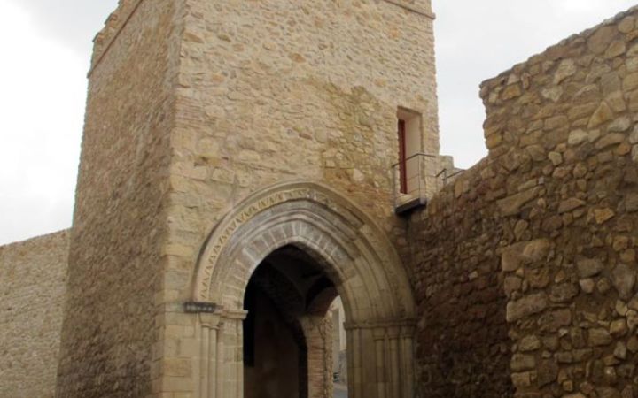 Ejemplo de puerta en codo (ciudad de Lorca)
